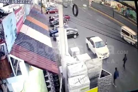 Graban a par de malandros robando a mano armada