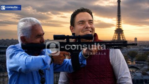 Padre del diputado cursi de París exhibe armas de alto calibre; lo despidieron de la SIA
