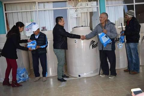 Con estos tinacos estamos coadyuvando a la economía familiar: Pérez Rojas imagen 1