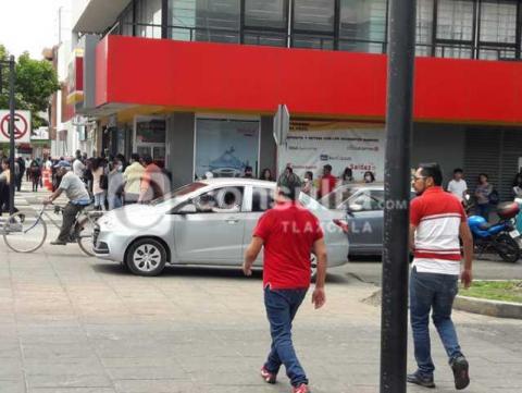 En días de mayor contagio de Covid-19 siguen aglomeraciones en bancos de Apizaco imagen 8