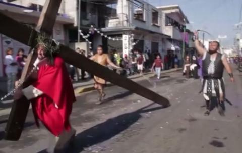 Morbo y sangre supera la fe en Semana Santa imagen 4