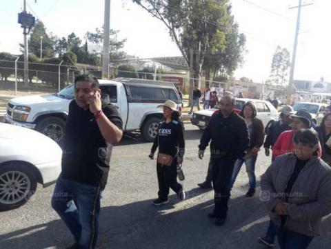 Se manifiestan Padres de Familia contra maestro violador imagen 1