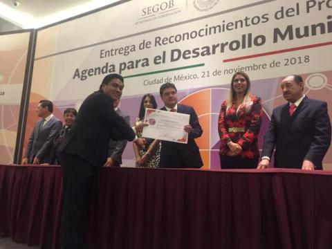 En un hecho sin precedentes reconocen al alcalde de Tequexquitla imagen 1