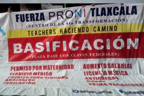 Sin miedo a la pandemia, docentes se manifiestan frente a palacio de gobierno