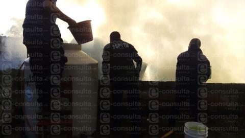 Fuerte incendio en un taller mecánico causa temor entre pobladores de Ixtacuixtla imagen 8