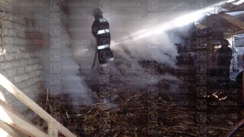 Fuerte incendio en un taller mecánico causa temor entre pobladores de Ixtacuixtla imagen 1