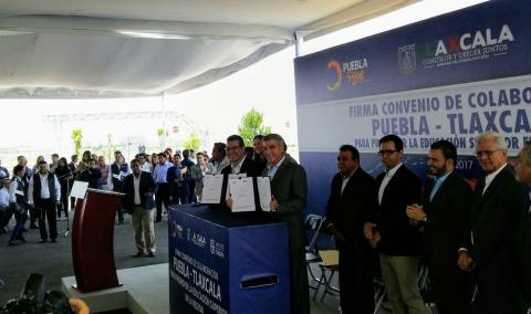 Manuel Camacho candil de la calle oscuridad de su casa imagen 1