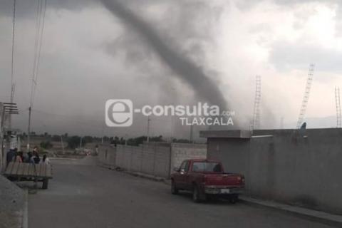 Apocalíptico tornado deja un muerto en Huamantla