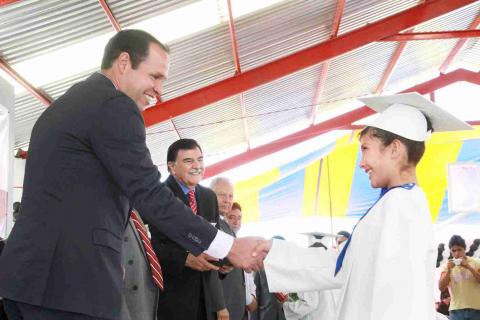 Reconocen la labor del alcalde de Apizaco a favor de la educación imagen 1