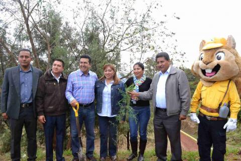 Por divulgación forestal, plantan autoridades capitalinas en Ocotlán