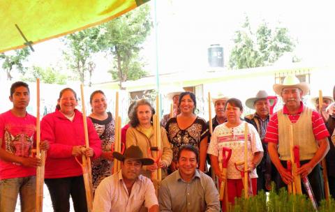 Con entrega de apoyos concluye programa de empleo temporal