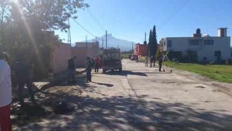 Se suman jóvenes de servicio social a faenas comunitarias en Apetatitlán imagen 2