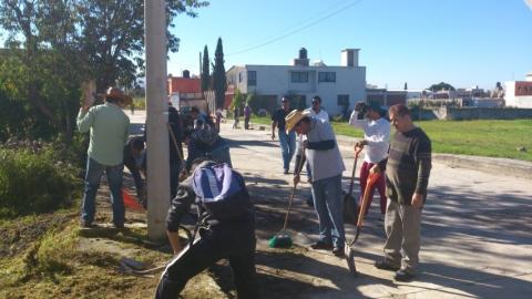 Se suman jóvenes de servicio social a faenas comunitarias en Apetatitlán imagen 4