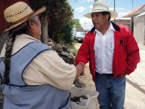 Emprende Tomás Vásquez toque de puertas en la Trinidad Tenexyecac imagen 1
