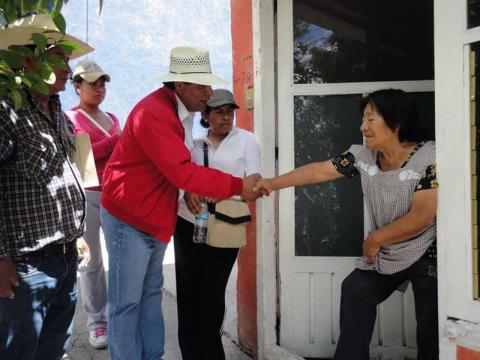 Emprende Tomás Vásquez toque de puertas en la Trinidad Tenexyecac imagen 2