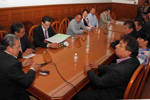 Donan tres alcaldes predio para edificar hospital del sur