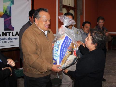 Cumple Alejandro Aguilar con trabajadores sindicalizados