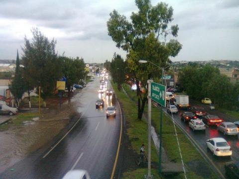 Tromba genera caos vial en alrededores de Tlaxcala imagen 5