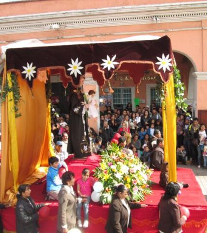 Más de 15 Mil personas asisten a desfile de pre feria en Calpulalpan imagen 28