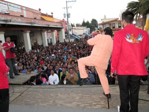 Más de 15 Mil personas asisten a desfile de pre feria en Calpulalpan imagen 19