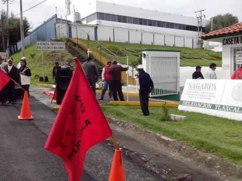 Campesinos instalan plantón frente a la delegación de la Sagarpa imagen 2