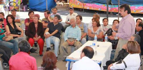 Lozano Tovar mantiene acercamiento con sectores de Apizaco imagen 2