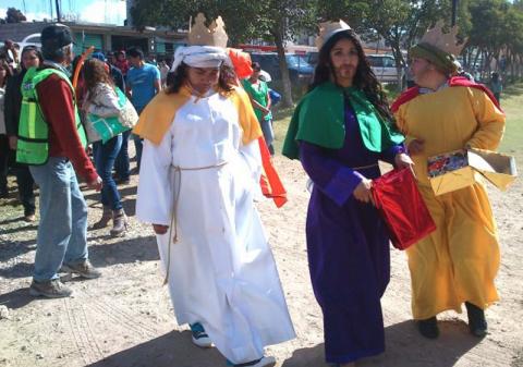 Festeja Alcalde de Tecopilco a niños por el “Día de Reyes” imagen 3