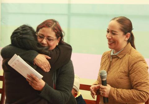 Enfermos de Cáncer e Insuficiencia Renal son becados por senadora