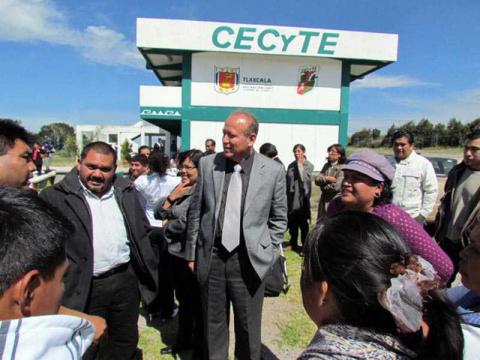 Operan vende plazas desde los CECyTE