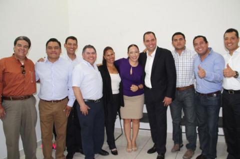 Dejan adrianismo y Vázquez y Hernández se van con Aurora Aguilar