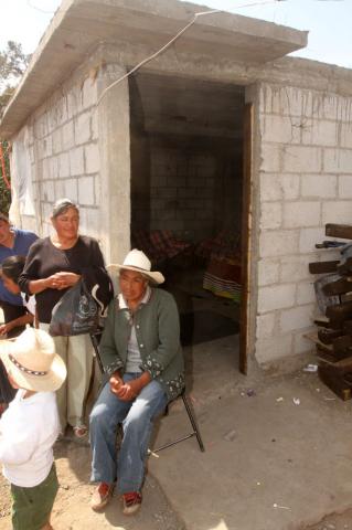 Beneficia MGZ a más de 11 mil 500 tlaxcaltecas con pisos y techos