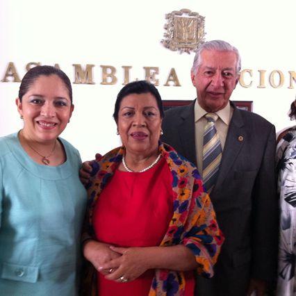 Imagen con la, Senadora Lisbeth Hernández Lecona, Senadora Martha Palafox  y el Secretario Ejecutivo del Parlatino  Dr. Humberto Peláez Gutiérrez