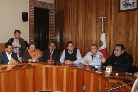 Solicitan ante el IET registro de candidatos a diputados locales por el Distrito XIII imagen 2