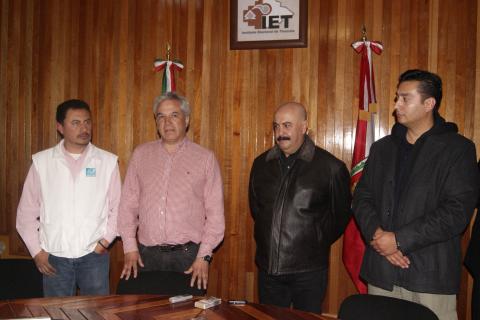 Solicitan ante el IET registro de candidatos a diputados locales por el Distrito XIII imagen 1