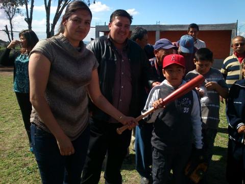 Inauguran escuela de béisbol en Tecopilco