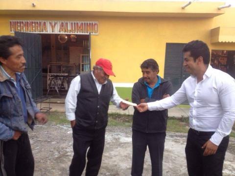 Bladimir Zainos sigue apoyando a la ciudadanía