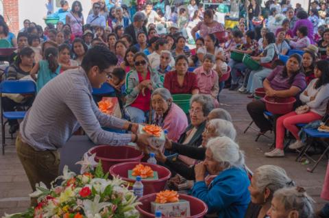 Más de 1000 madres se congregaron en la explanada de la Presidencia Municipal de Texóloc, para celebrar su día imagen 3