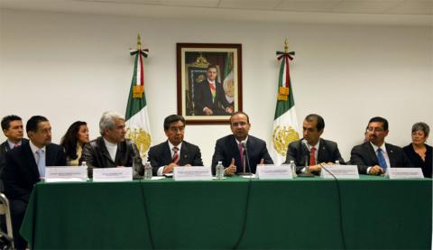 Reafirma Alfonso Navarrete Prida el apoyo del Gobierno Federal a los trabajadores de Mexicana de Aviación imagen 2