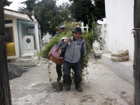 Recibirán panteones de Calpulalpan miles de visitantes por día de muertos imagen 5