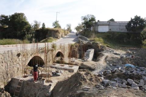 Ejecuta Ayuntamiento de Contla ampliación del puente de Xaltipan imagen 3