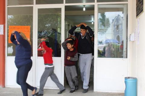 Fomentan en estudiantes la prevención en caso de sismos imagen 3