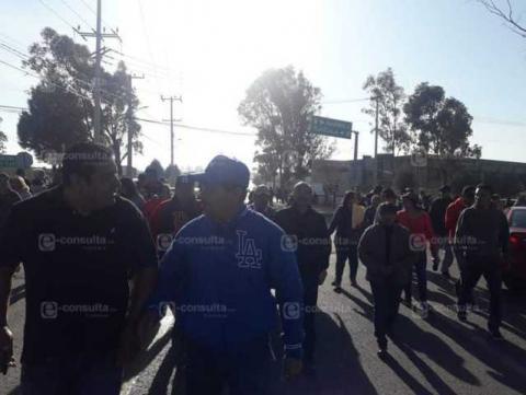 Se manifiestan Padres de Familia contra maestro violador imagen 4