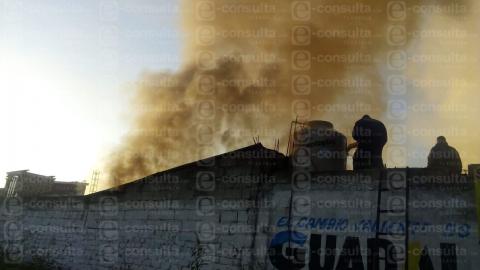 Fuerte incendio en un taller mecánico causa temor entre pobladores de Ixtacuixtla imagen 7