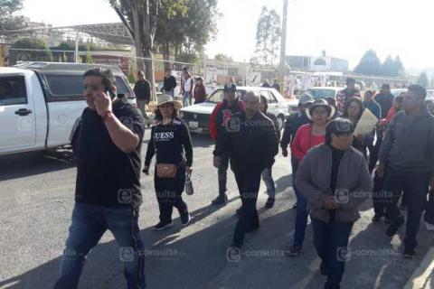 Se manifiestan Padres de Familia contra maestro violador imagen 2