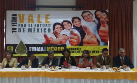 Lorena Cuéllar acompaña a Cuahutémoc Cárdenas en la promoción de consulta popular imagen 3