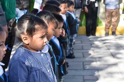 Hacen entrega de uniformes escolares en Secundaria Juan Cuamatziz en Teolocholco imagen 23