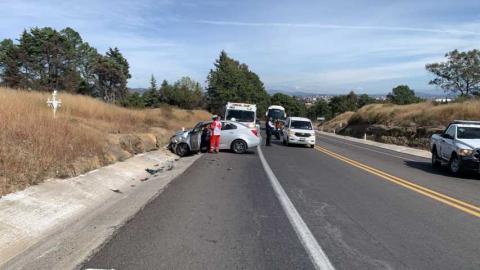 Accidente en la autopista Puebla-Tlaxcala deja cuatro personas lesionadas a la altura de Metepec