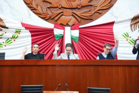 Declara Comisión concluido expediente de juicio político y extingue Comisión Especial de diputados