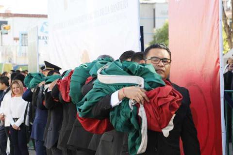 A partir de hoy una nueva bandera se ondea en Apizaco imagen 1