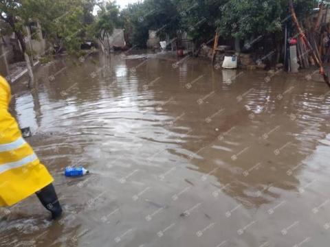 Tromba provoca inundación en viviendas de Xaloztoc imagen 6